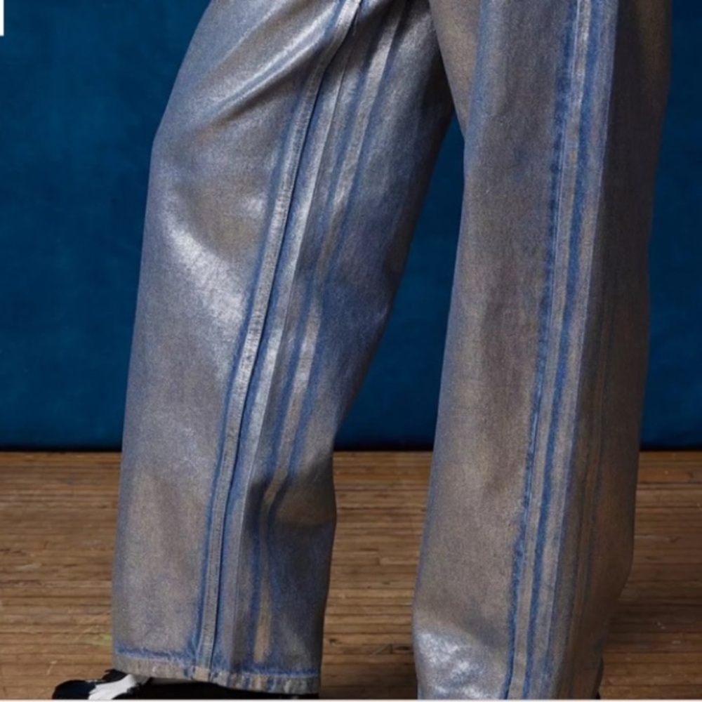 NWT BDG Bella Baggy Patch Pocket Silver Metallic Jeans. Size 27. Wide leg. - Picture 6 of 15